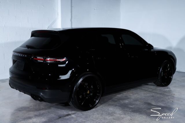 2019 Porsche Cayenne (Black/Black)