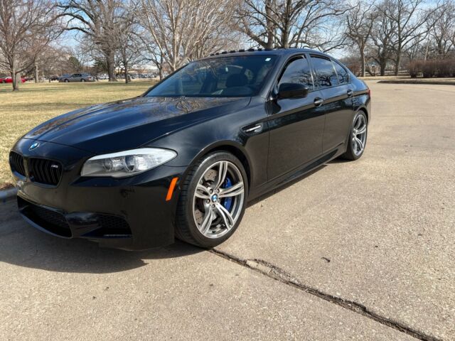 2013 BMW M5 (Black/Black)