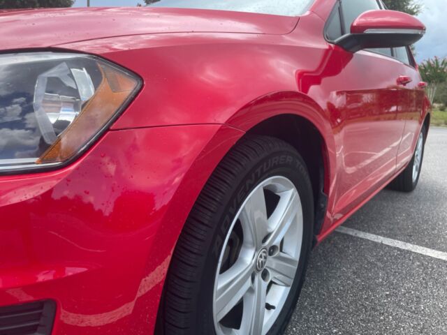 2017 Volkswagen Golf (Red/Tan)