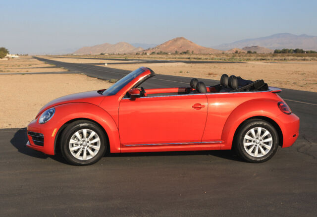 2019 Volkswagen Beetle-New (Orange/Gray and Black)