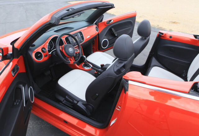 2019 Volkswagen Beetle-New (Orange/Gray and Black)