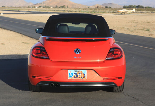 2019 Volkswagen Beetle-New (Orange/Gray and Black)