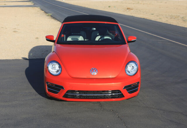 2019 Volkswagen Beetle-New (Orange/Gray and Black)