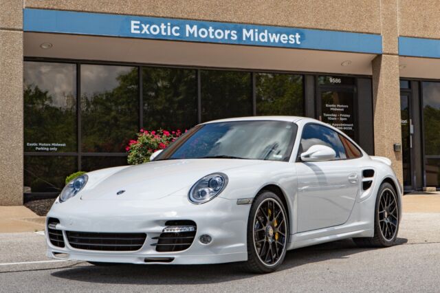 2012 Porsche 911 (White/Black)