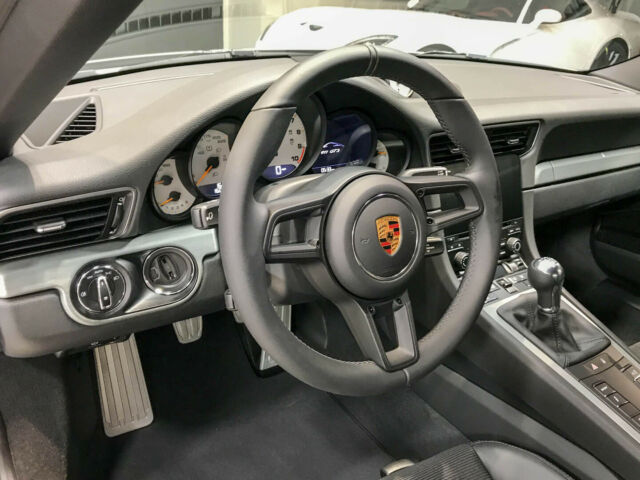 2018 Porsche 911 (Silver/Black)