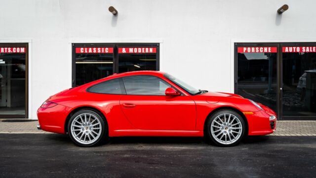 2012 Porsche 911 (Red/Red)