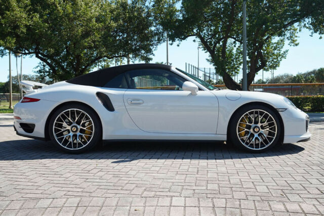 2015 Porsche 911 (White/Tan)
