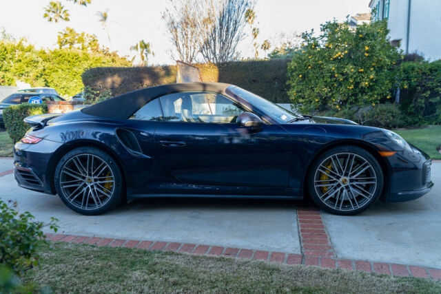 2018 Porsche 911 (Night Blue Metallic/Black)