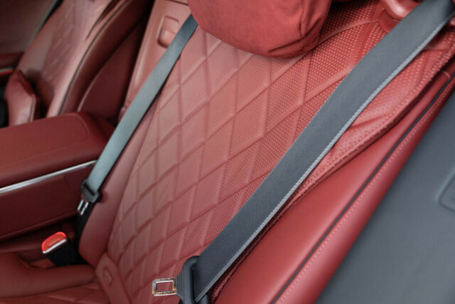 2021 Mercedes-Benz S-Class (Designo Diamond White/Carmine Red/ Black Exclusive Nappa Leather)