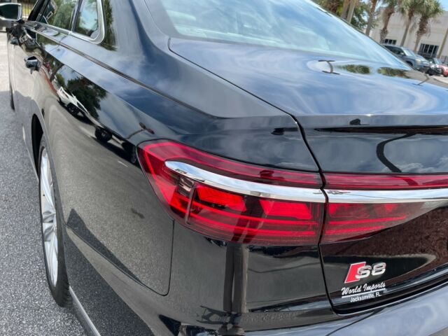2020 Audi S8 (Black/Black)