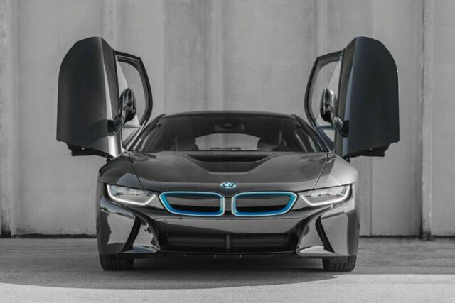 2014 BMW i8 (Sophisto Grey Metallic w/ Frozen Grey Accent/Terra Exclusive Dalbergia Brown)
