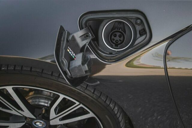 2014 BMW i8 (Sophisto Grey Metallic w/ Frozen Grey Accent/Terra Exclusive Dalbergia Brown)