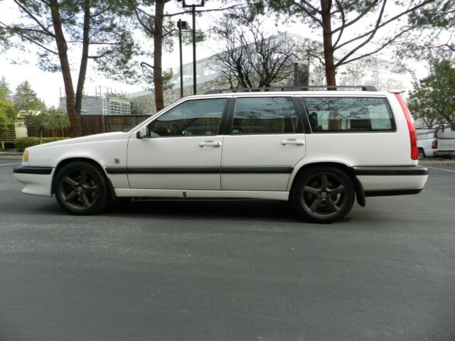 1997 Volvo 850 (White/Black)