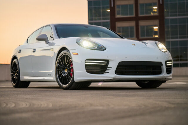 2015 Porsche Panamera (Selenite Grey Metallic/AMG Black/ Classic Red Nappa Leather)