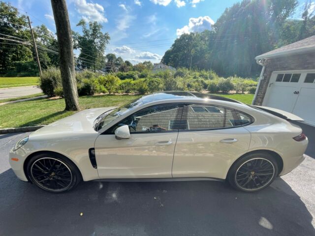 2018 Porsche Panamera (Chalk/Black)