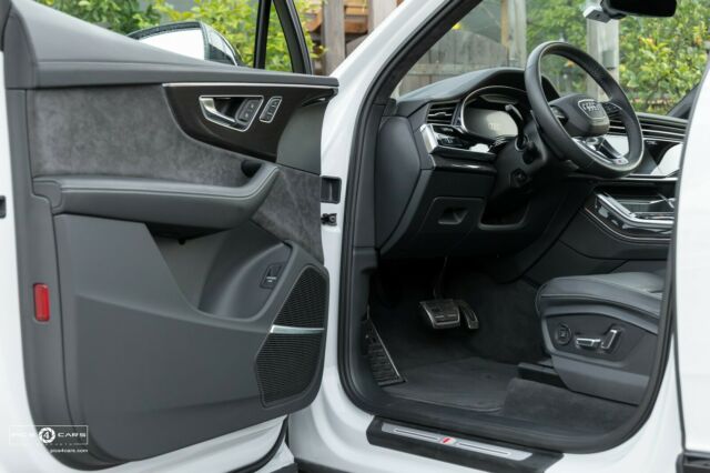 2021 Audi Q7 (White/Black)