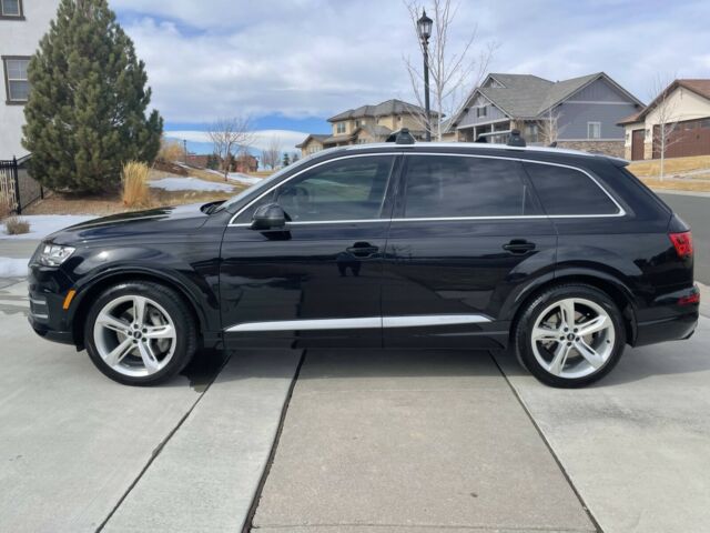 2019 Audi Q7 (Orca Black Metallic/Cedar Brown)