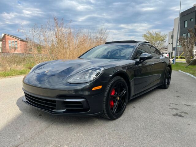 2018 Porsche Panamera (Gray/Black)