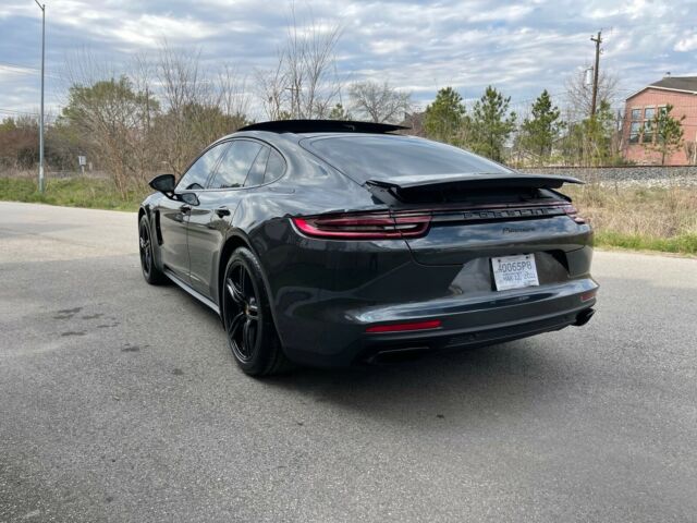 2018 Porsche Panamera (Gray/Black)