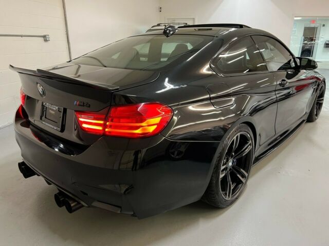 2015 BMW M4 (Black/Black)