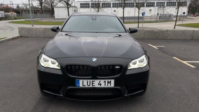 2014 BMW M5 (Black/Black)