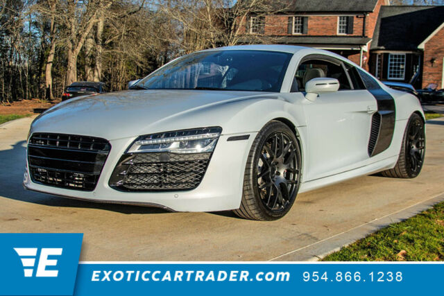 2015 Audi R8 (Ibis White/Black)