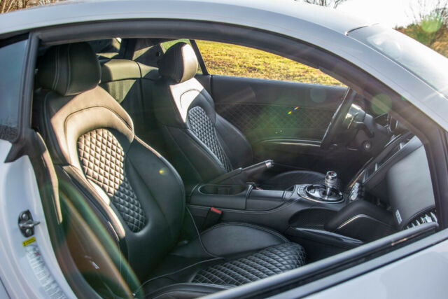 2015 Audi R8 (Ibis White/Black)