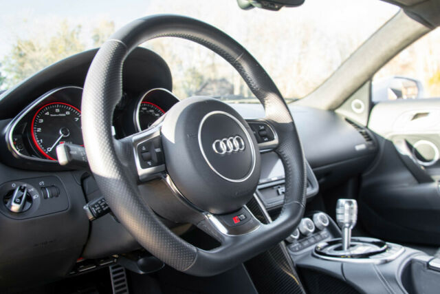 2015 Audi R8 (Ibis White/Black)