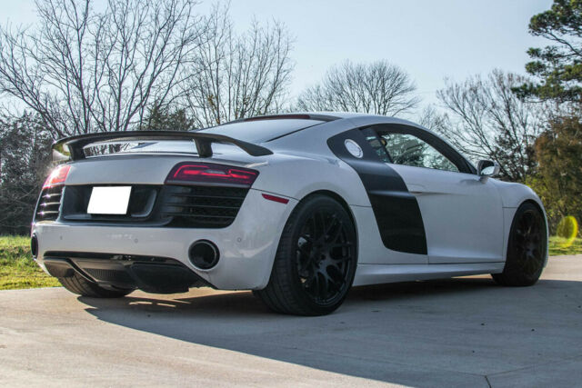 2015 Audi R8 (Ibis White/Black)