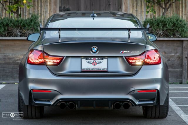 2016 BMW M4 (Gray/Black)
