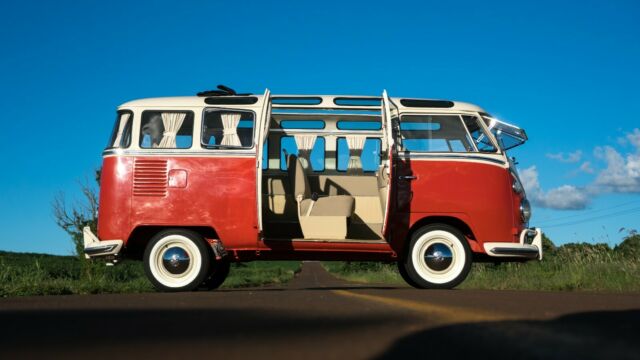 1975 Volkswagen Bus/Vanagon (Red and White/Beige)