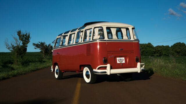 1975 Volkswagen Bus/Vanagon (Red and White/Beige)