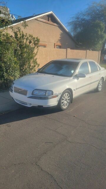 2001 Volvo S80 (White/SAHARA BEIGE MB TEX)