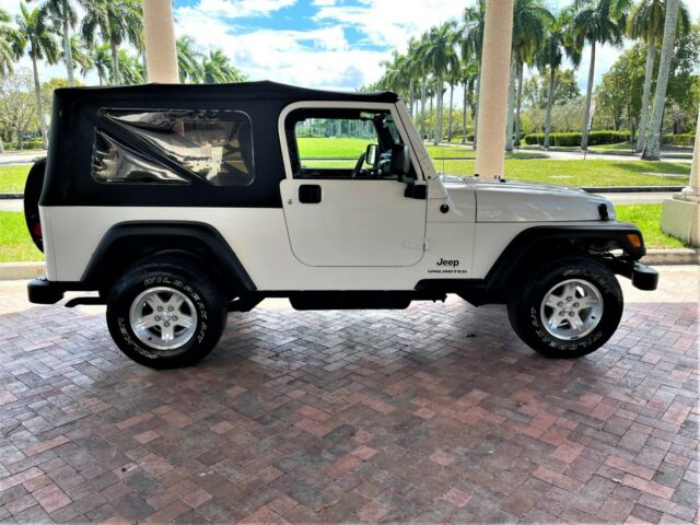 2006 Jeep Wrangler (White/Gray)