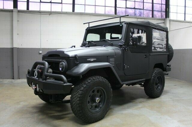 1963 Toyota FJ Cruiser (Gray/Black)