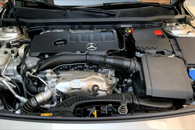 2019 Mercedes-Benz A-Class (MOJAVE SILVER METALLIC/MACCIATO BEIGE MB TEX)