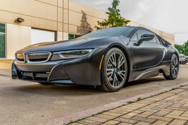 2017 BMW i8 (Black/Black)