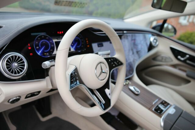 2022 Mercedes-Benz EQS 580 (Nautica Blue Metalic/Macchiato Beige/ Space Grey Leather)