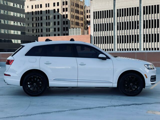 2018 Audi Q7 (White/Tan)