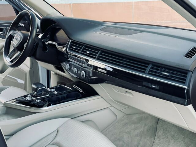 2018 Audi Q7 (White/Tan)
