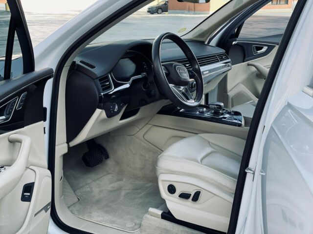 2018 Audi Q7 (White/Tan)