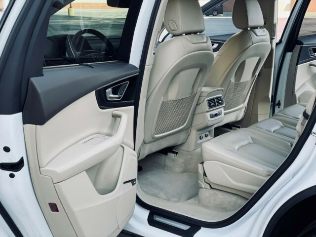 2018 Audi Q7 (White/Tan)