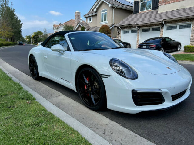 2019 Porsche 911 (White/Black)