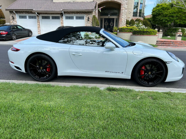2019 Porsche 911 (White/Black)