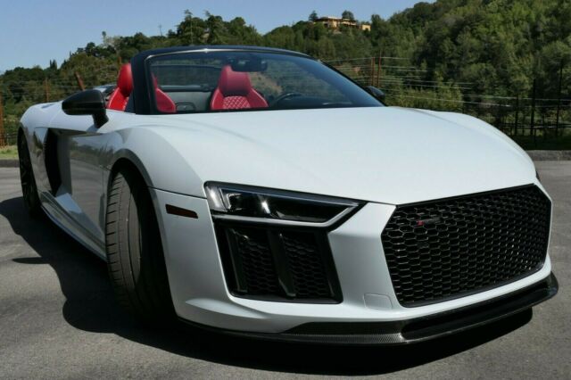 2018 Audi R8 (White/Red)