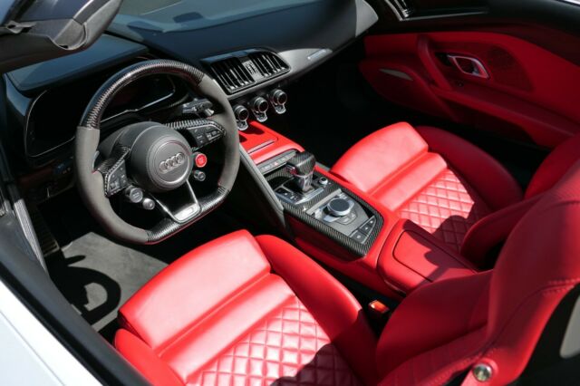 2018 Audi R8 (White/Red)