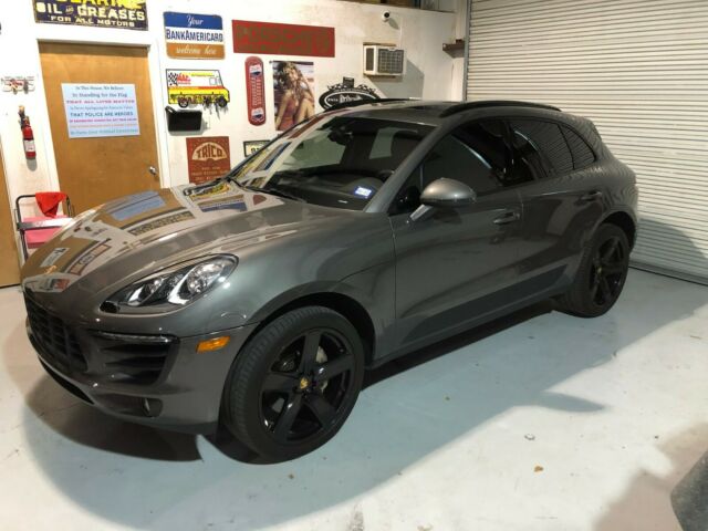 2018 Porsche Macan (White/Brown)