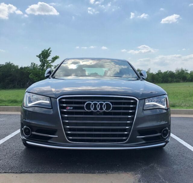 2014 Audi S8 (Gray/Black)