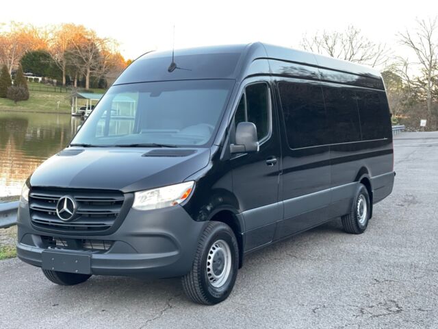 2019 Mercedes-Benz Sprinter (Black/White)