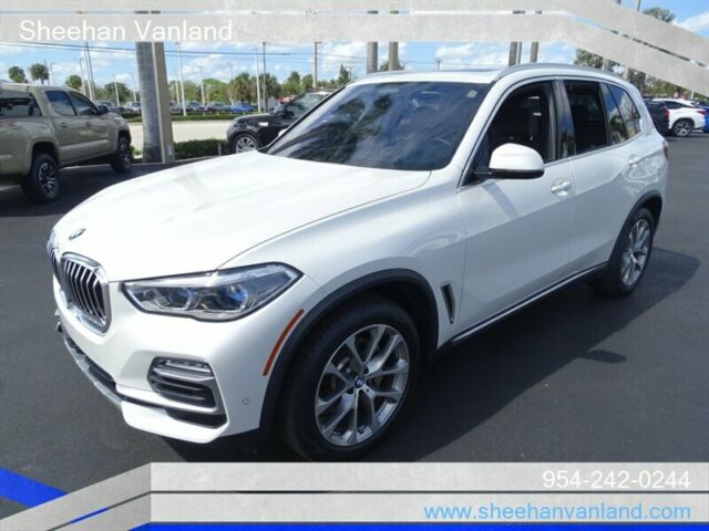 2019 BMW X5 (Alpine White/Black)